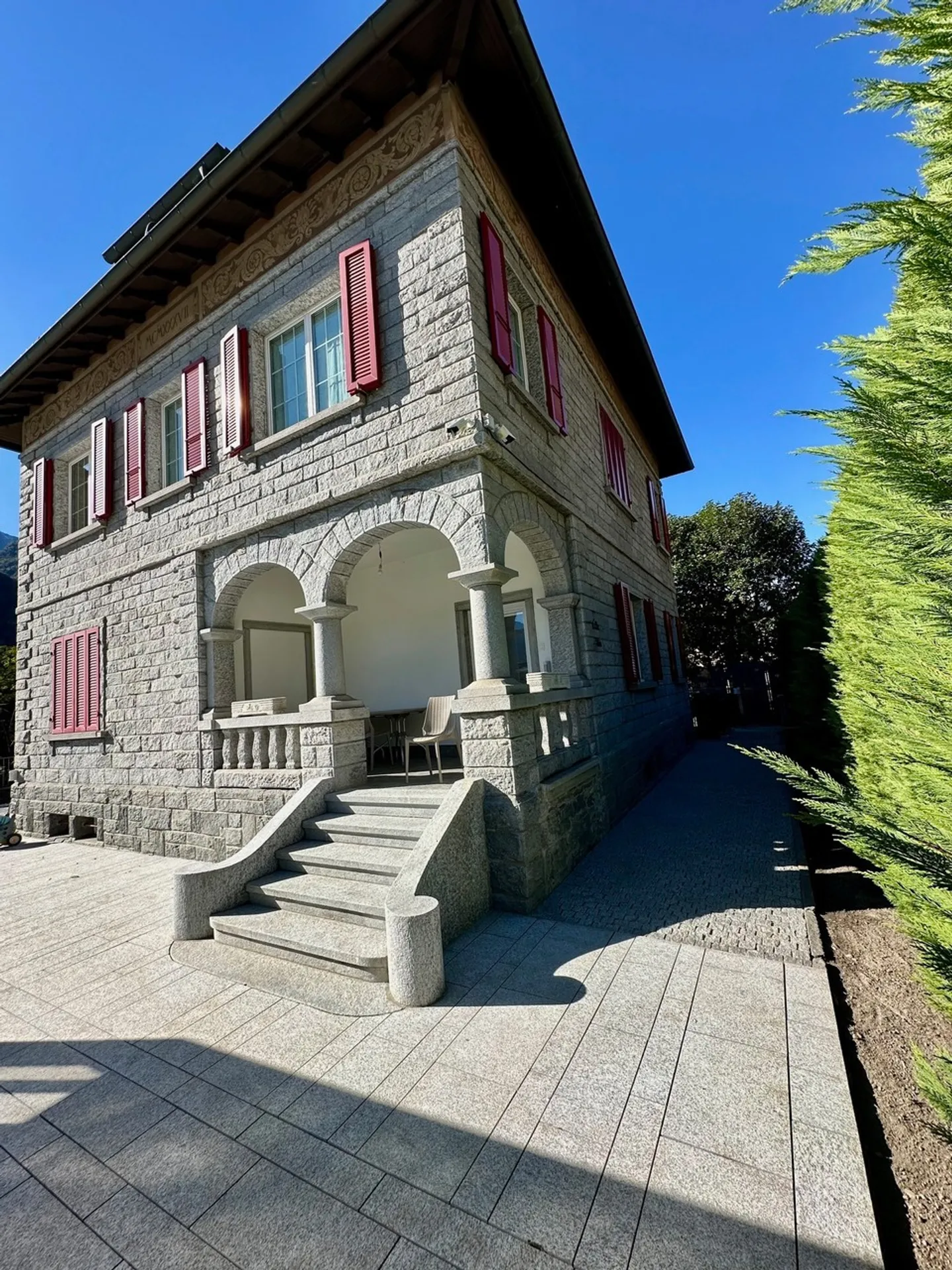 Exclusive villa in Riviera, just 10 minutes from Bellinzona - Photo 3 of 15