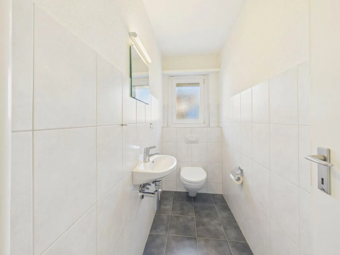 Appartamento familiare parzialmente ristrutturato in una posizione di quartiere ideale - Foto 5 di 14