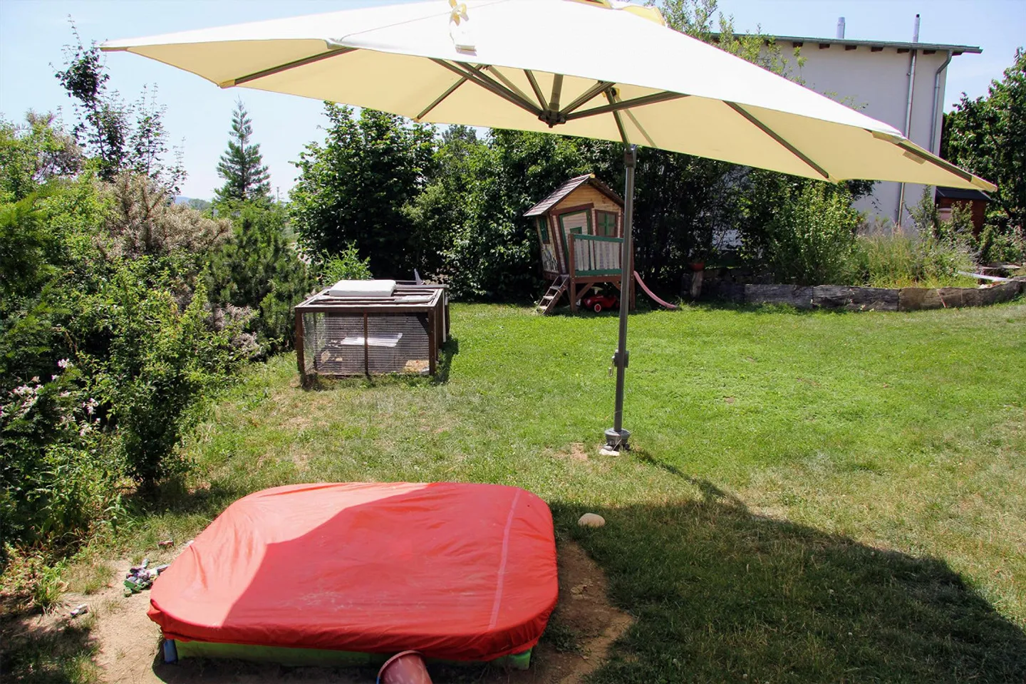 Appartement spacieux et bien entretenu avec un merveilleux jardin - Photo 9 sur 11
