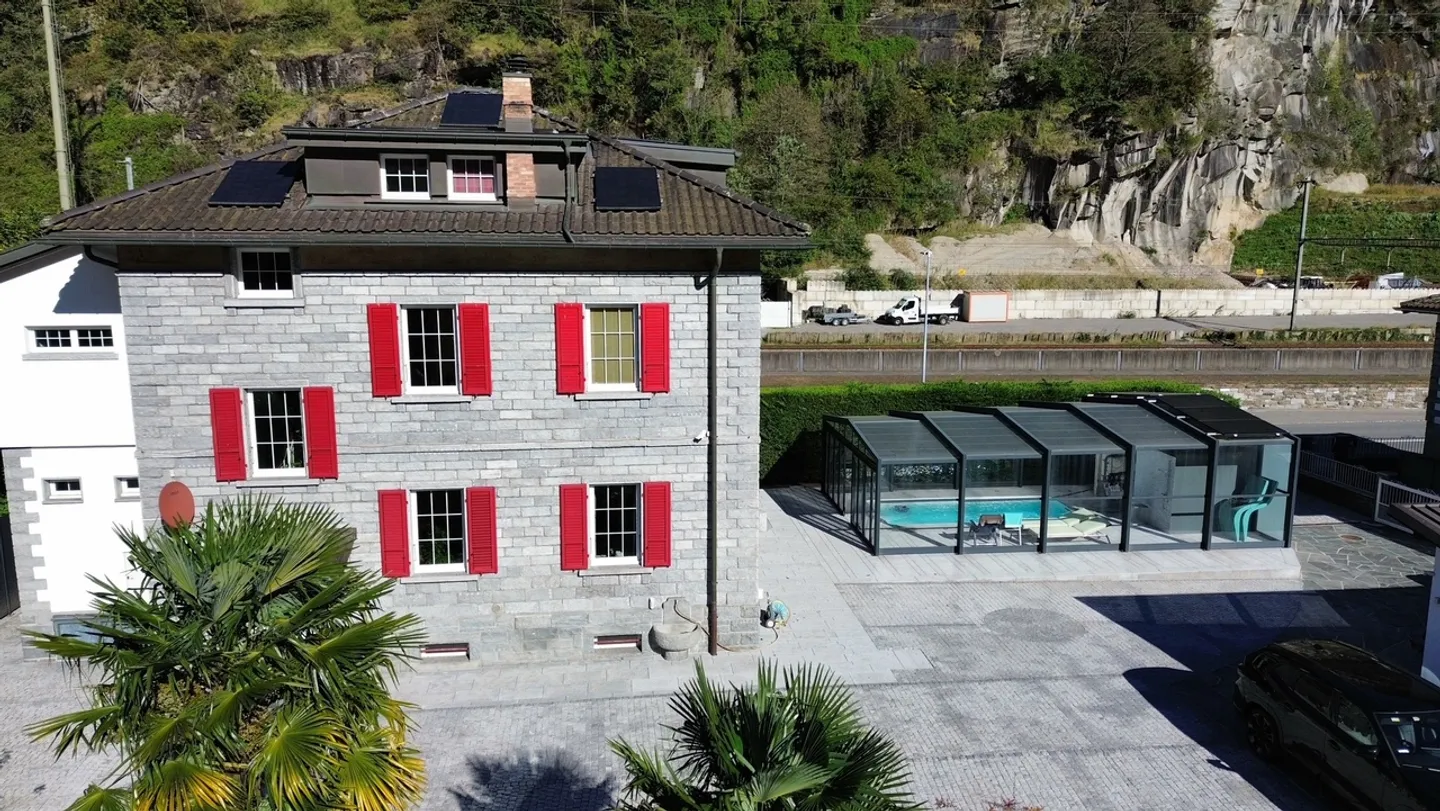 Exclusive villa in Riviera, just 10 minutes from Bellinzona - Photo 1 of 15