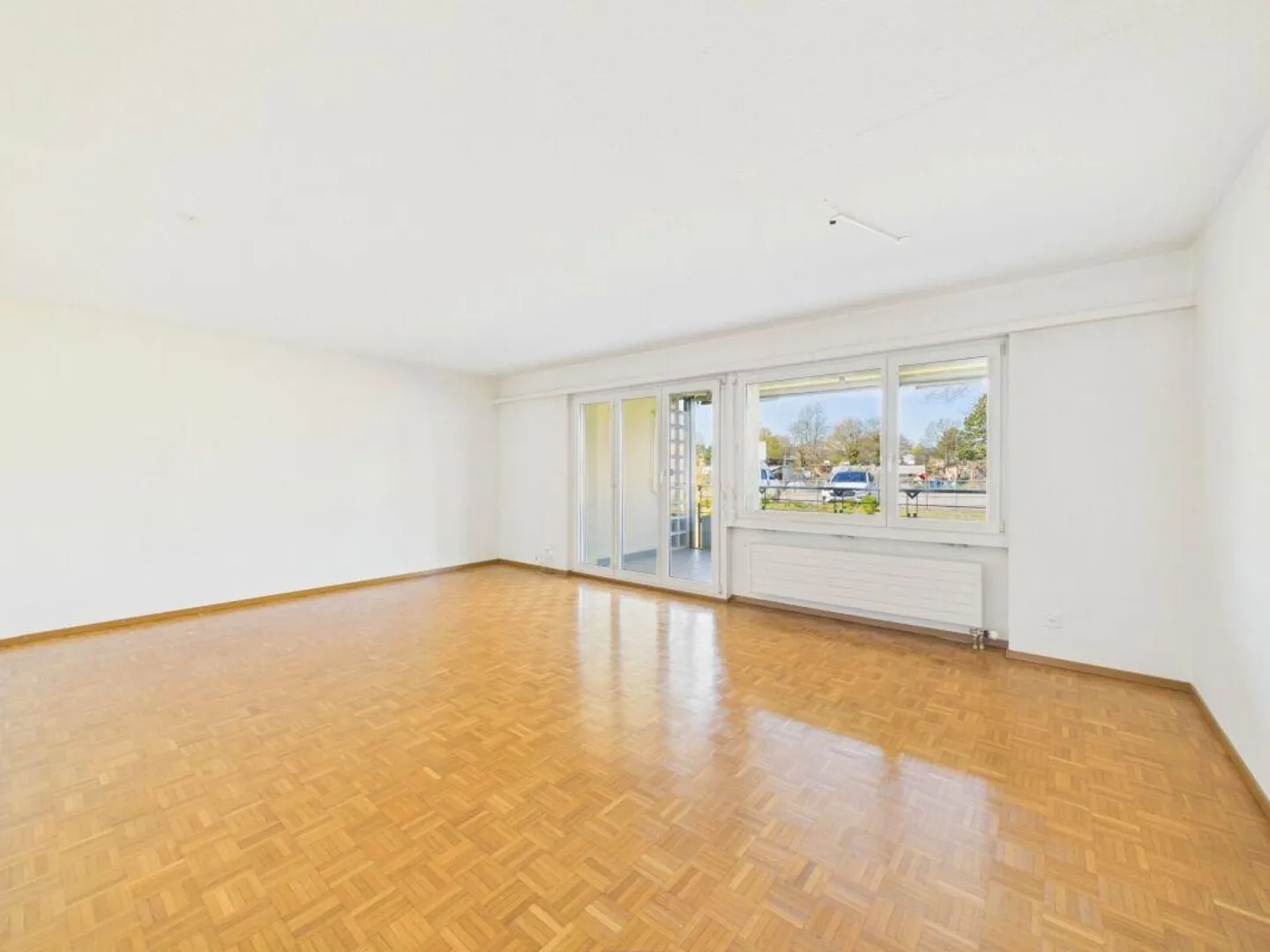 Appartamento familiare parzialmente ristrutturato in una posizione di quartiere ideale - Foto 3 di 14