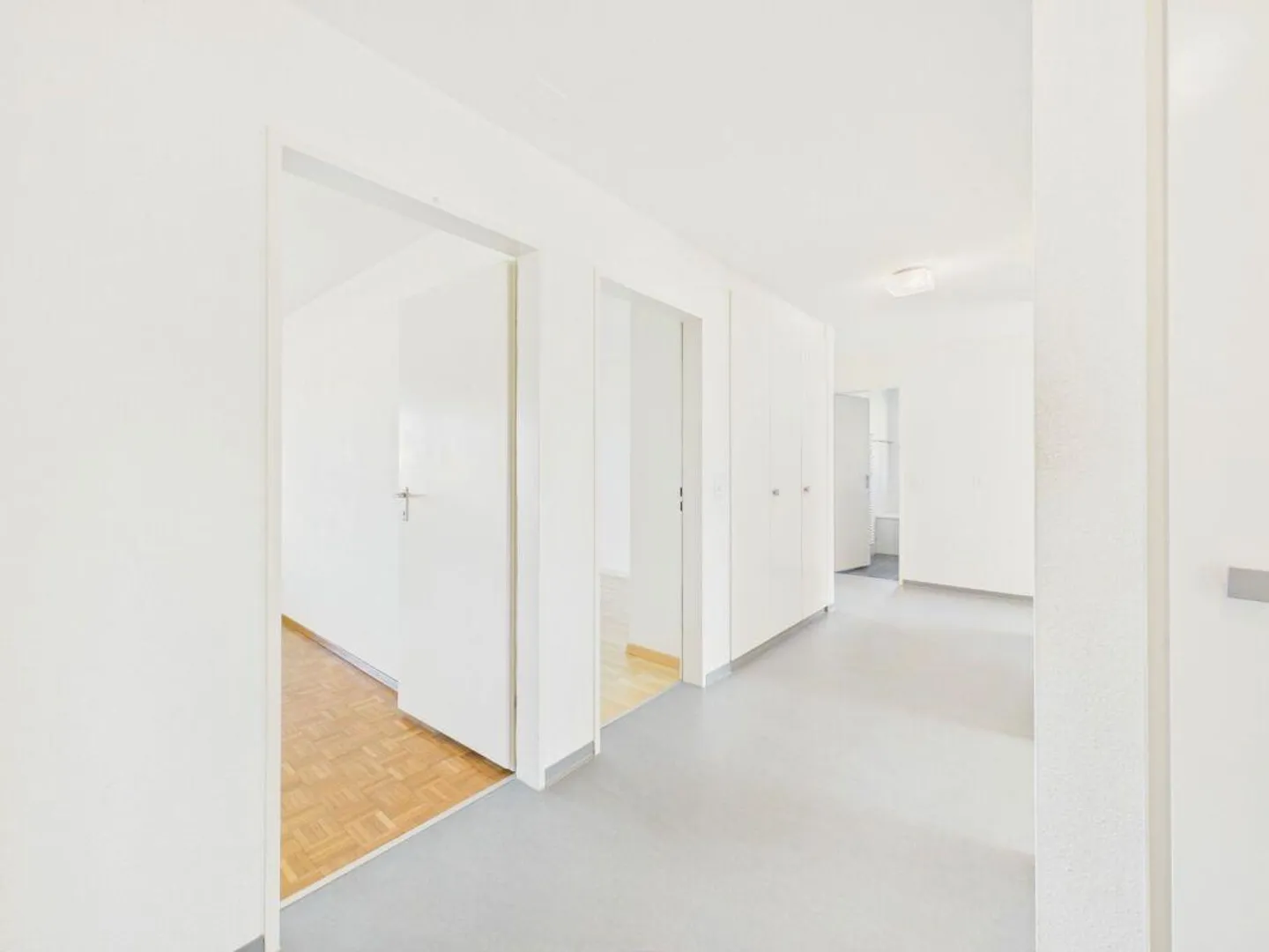 Appartamento familiare parzialmente ristrutturato in una posizione di quartiere ideale - Foto 7 di 14