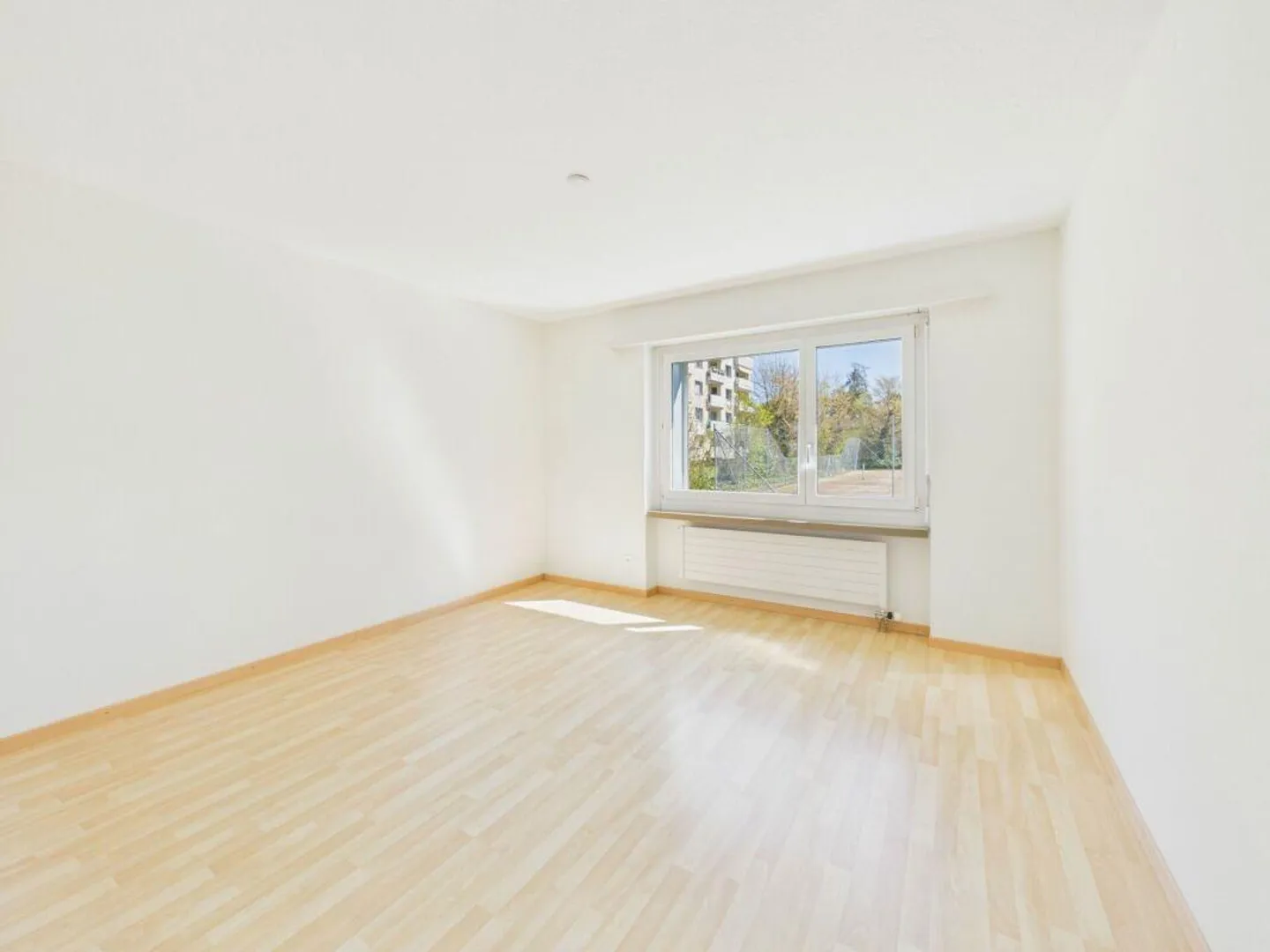 Appartamento familiare parzialmente ristrutturato in una posizione di quartiere ideale - Foto 9 di 14