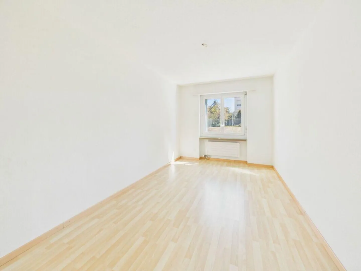 Appartamento familiare parzialmente ristrutturato in una posizione di quartiere ideale - Foto 10 di 14