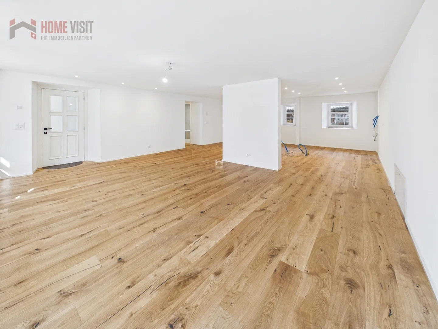 Charming 2.5-Room Apartment - Photo 2 of 10