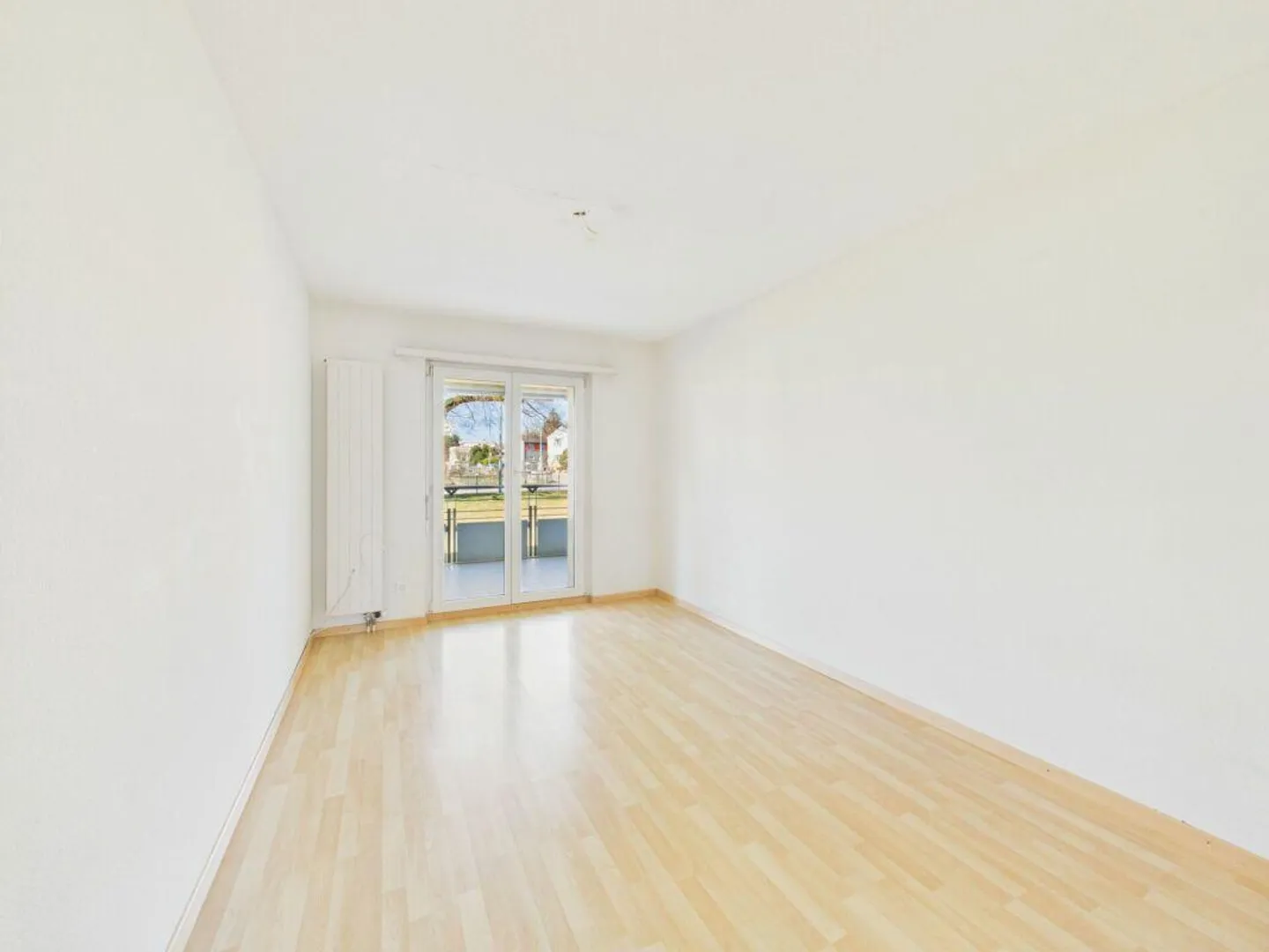 Appartamento familiare parzialmente ristrutturato in una posizione di quartiere ideale - Foto 11 di 14