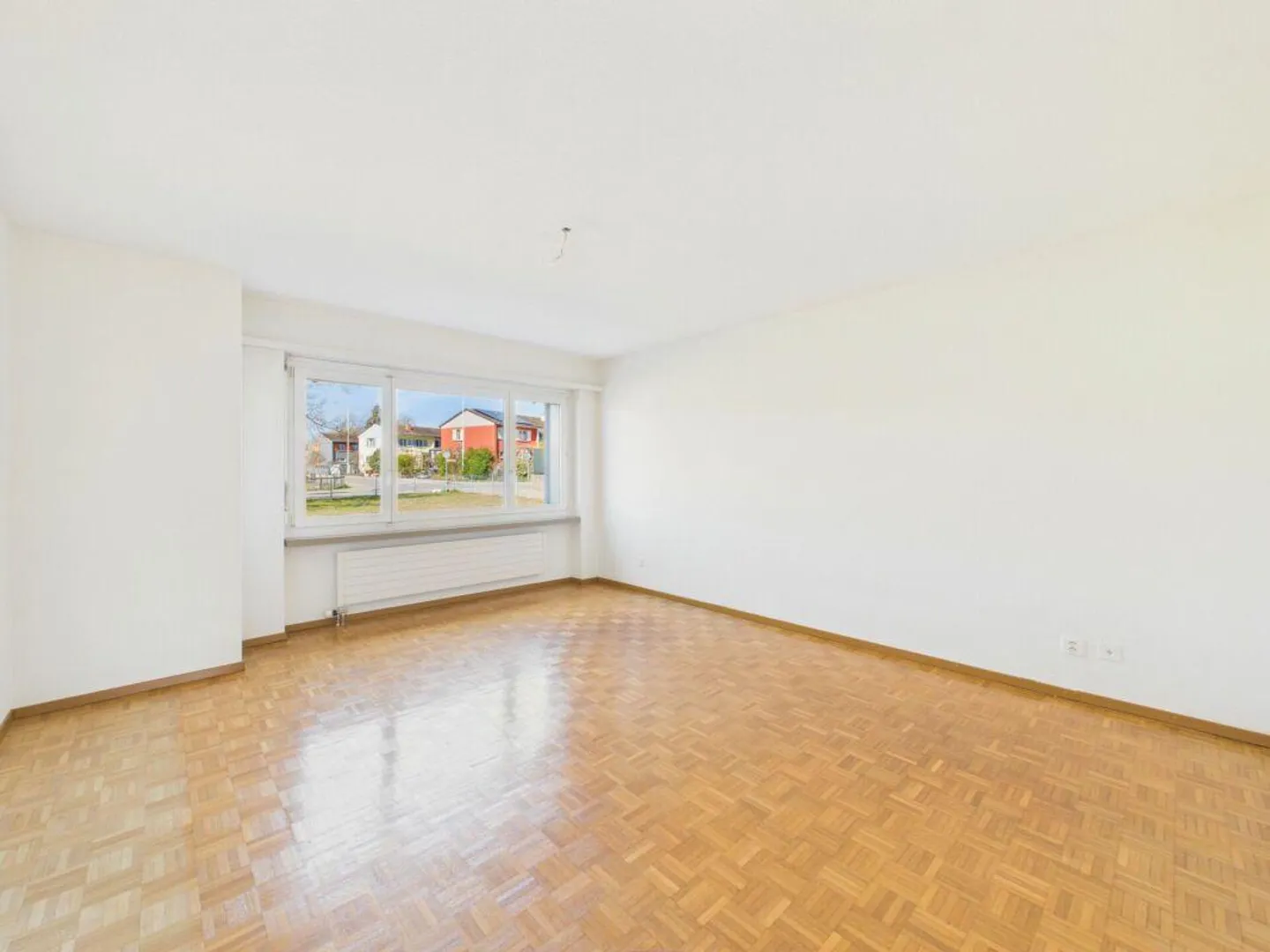 Appartamento familiare parzialmente ristrutturato in una posizione di quartiere ideale - Foto 12 di 14