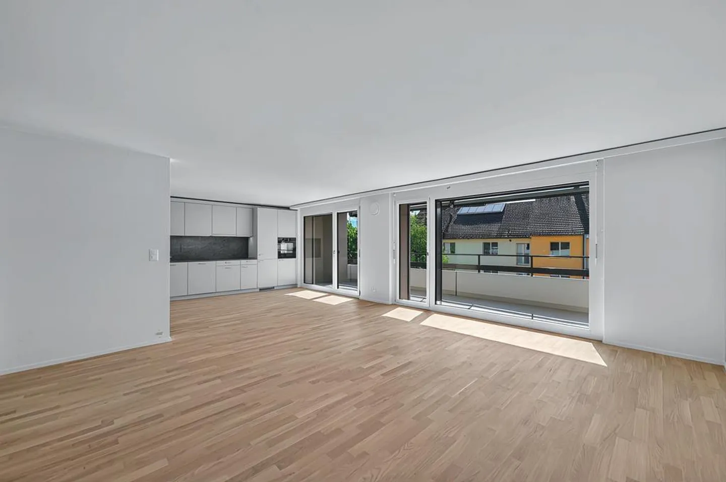 Moderne 4.5-Zimmerwohnung mit Balkon - Foto 1 von 10