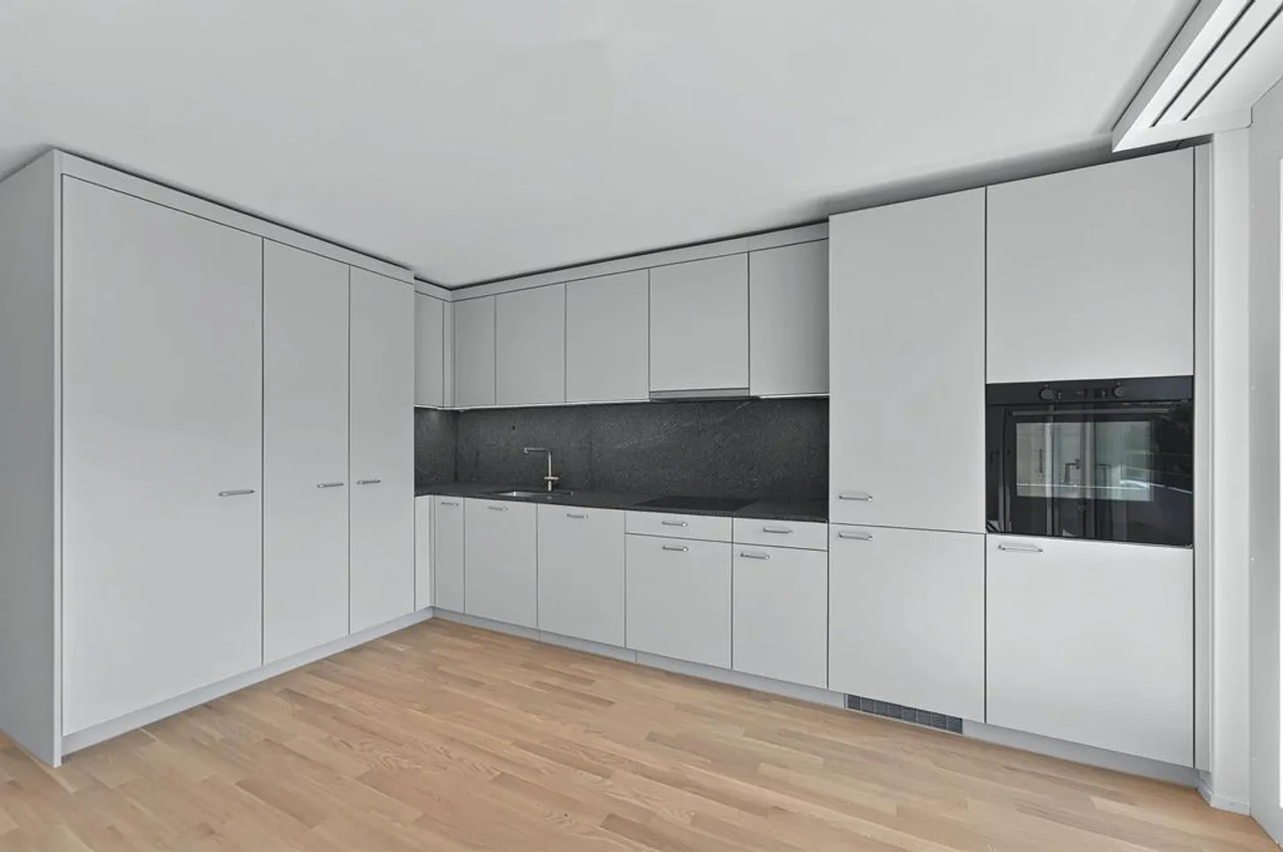 Moderne 4.5-Zimmerwohnung mit Balkon - Foto 2 von 10