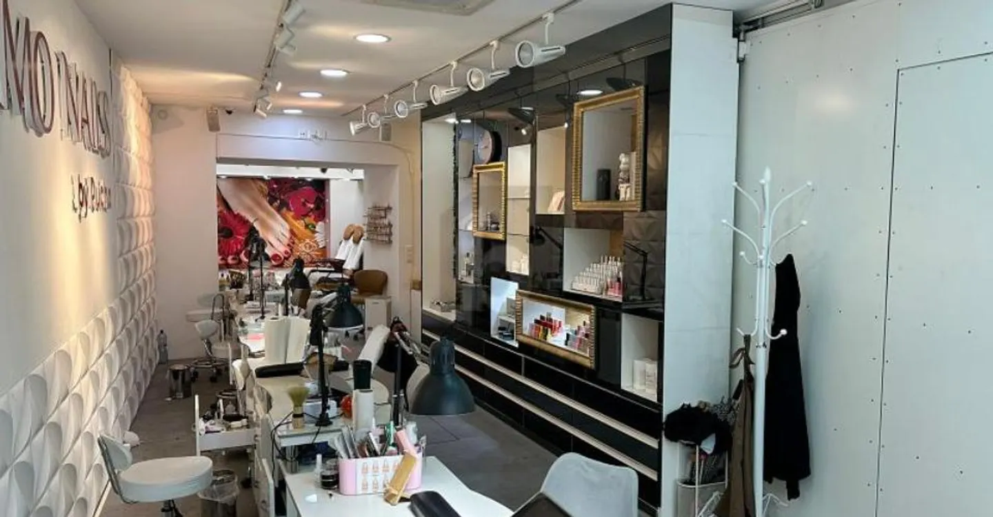 AIR-CONDITIONED RETAIL SPACE IN THE OLD TOWN - Photo 1 of 6