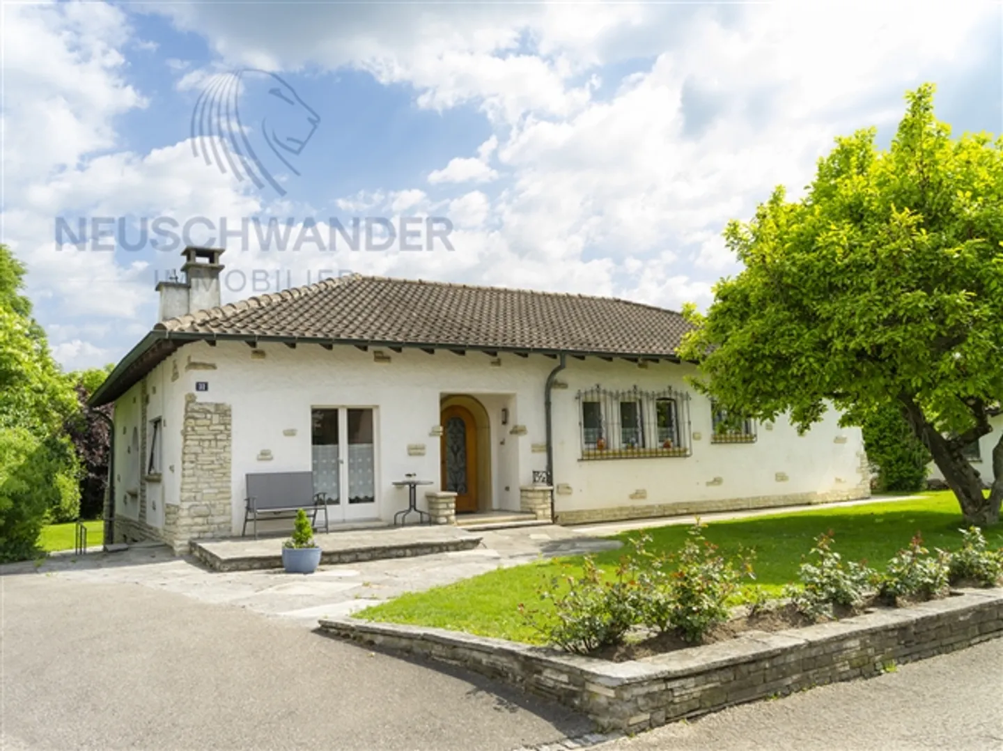 «Nel cuore della città, alla fine di una strada senza uscita, 2.085 m² di terreno» - Foto 1 di 13