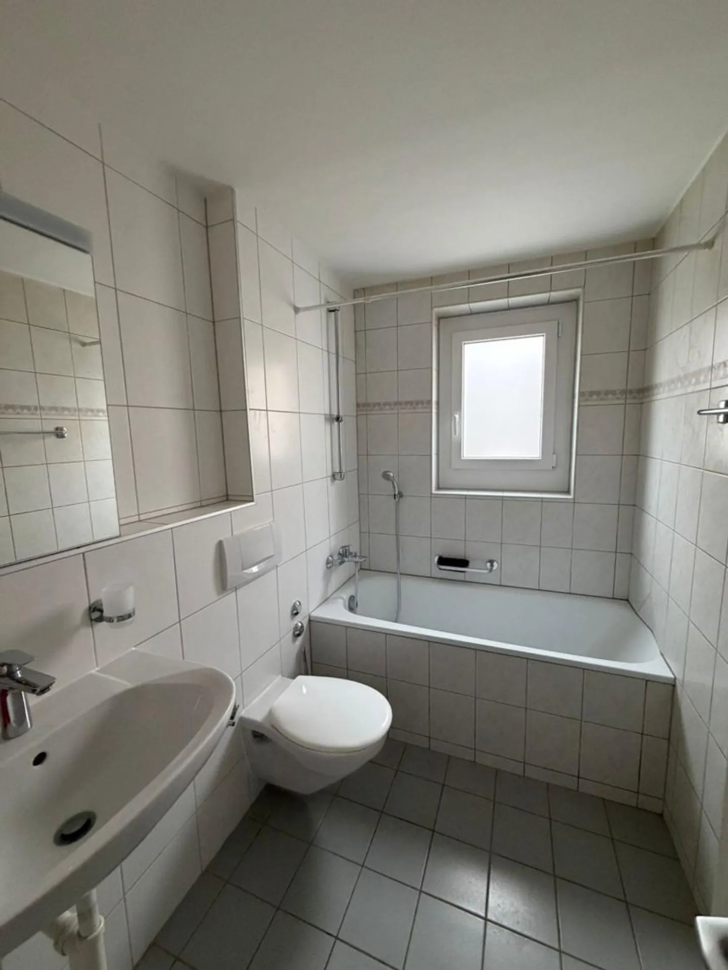 Tavannes, schöne 3-Zimmer-Wohnung im Erdgeschoss mit Balkon - Foto 5 von 5