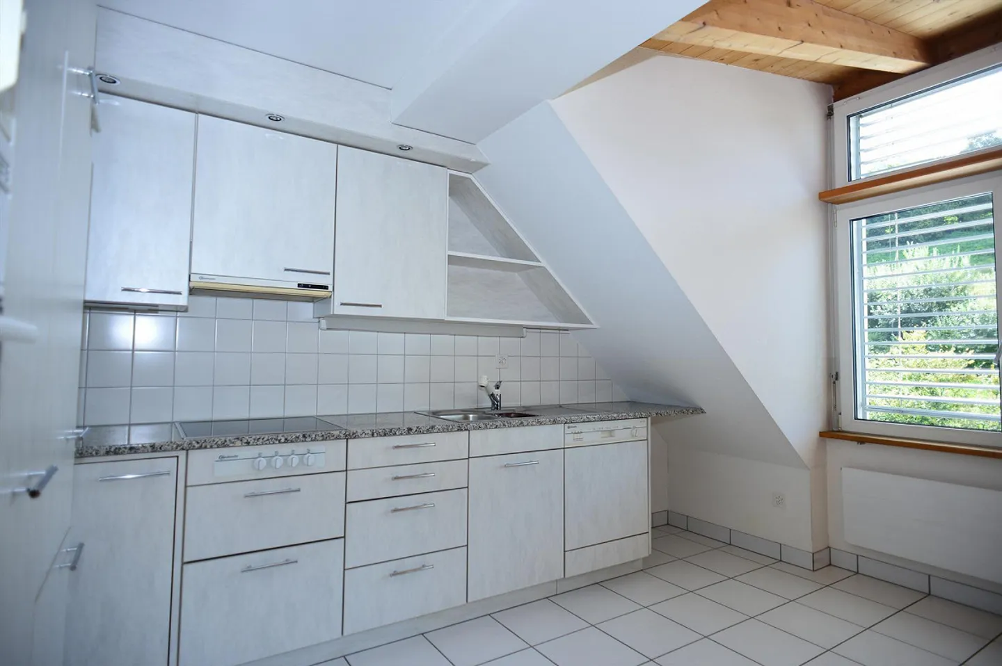 Beautiful 4.5 room apartment near three lakes - Photo 2 of 13