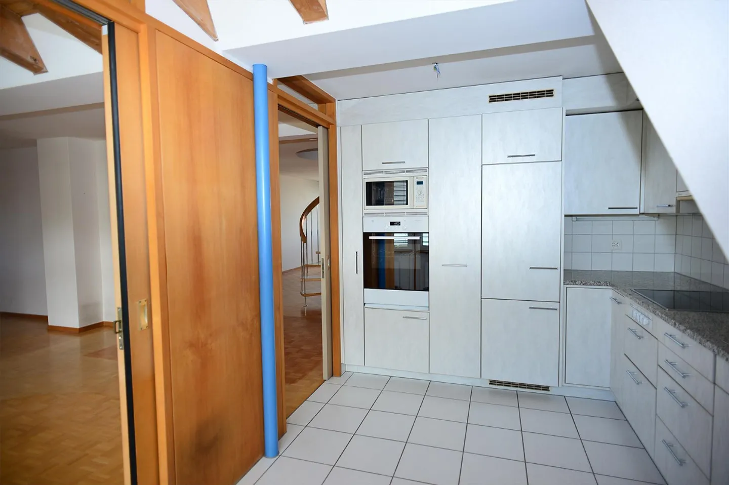 Beautiful 4.5 room apartment near three lakes - Photo 3 of 13