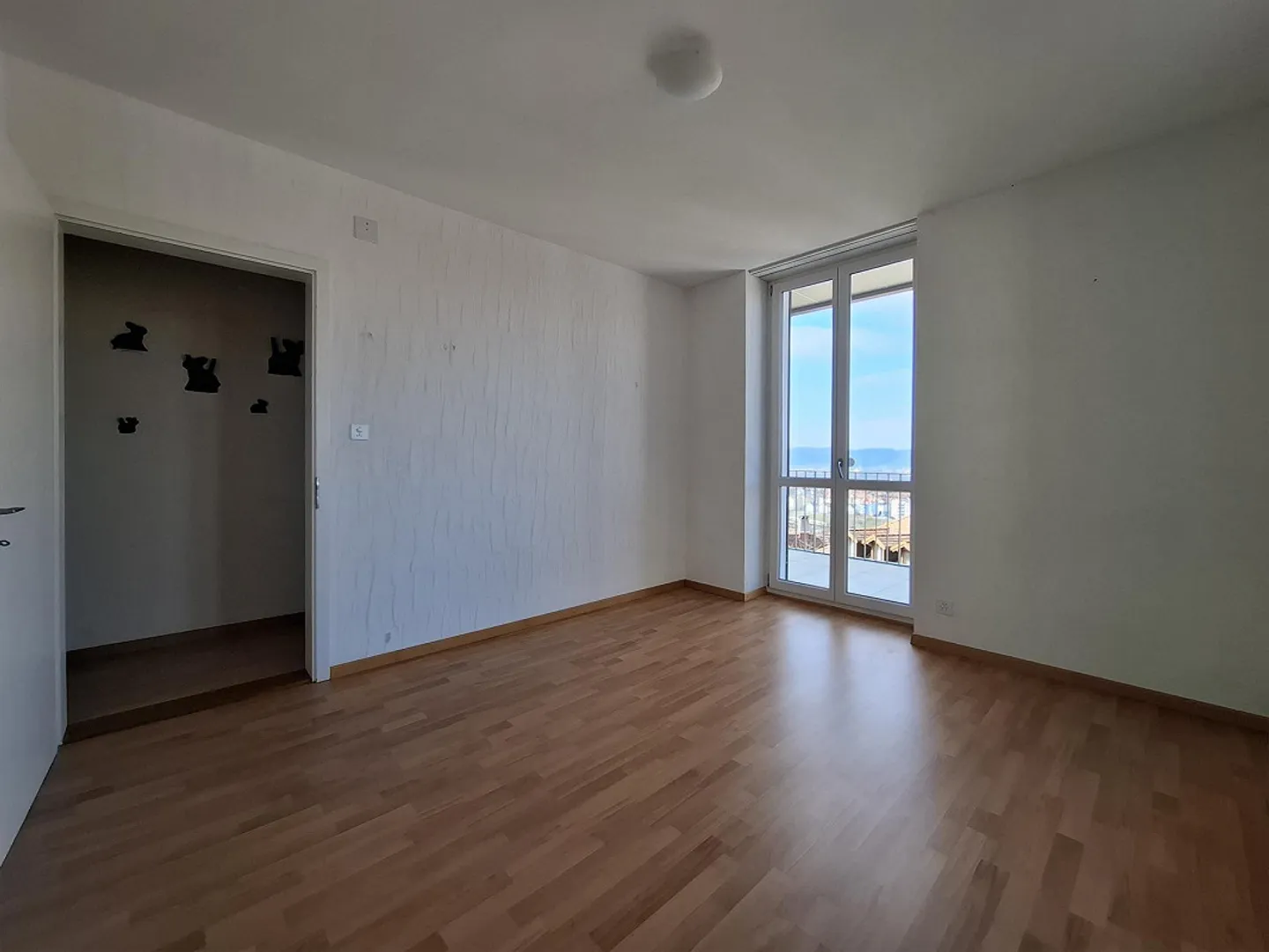 Appartement au rez-de-chaussée de 2 1/2 pièces - Photo 2 sur 13