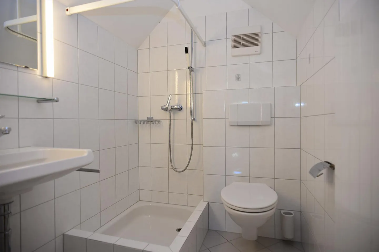 Beautiful 4.5 room apartment near three lakes - Photo 6 of 13