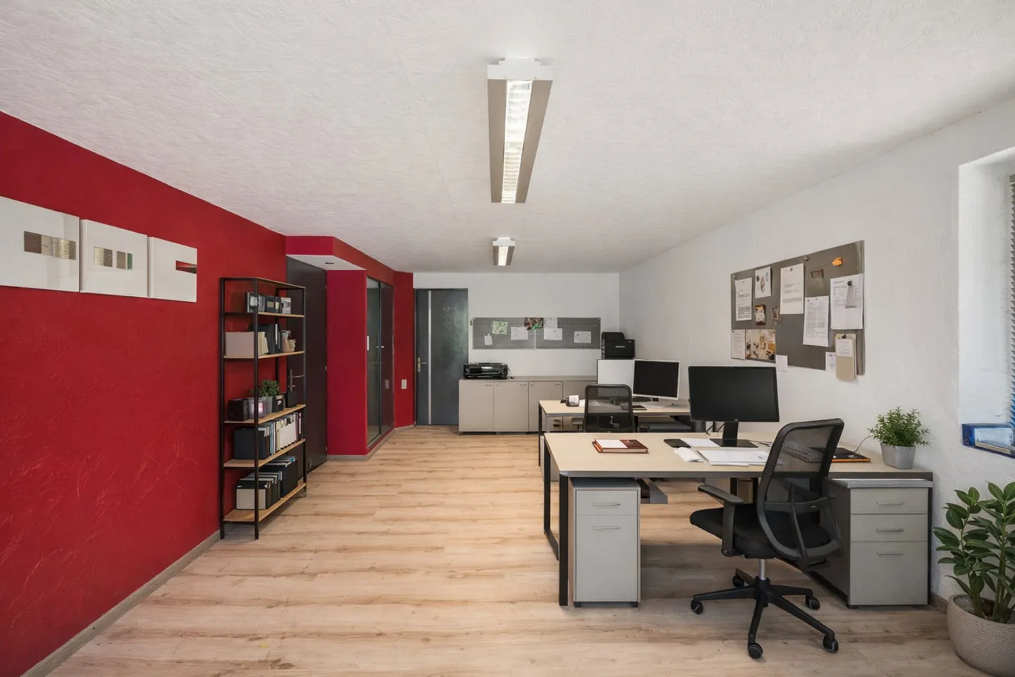 Grande proprietà con garage e laboratori - Foto 7 di 10