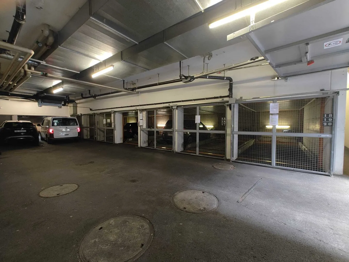 Offener Parkplatz - Foto 2 von 2