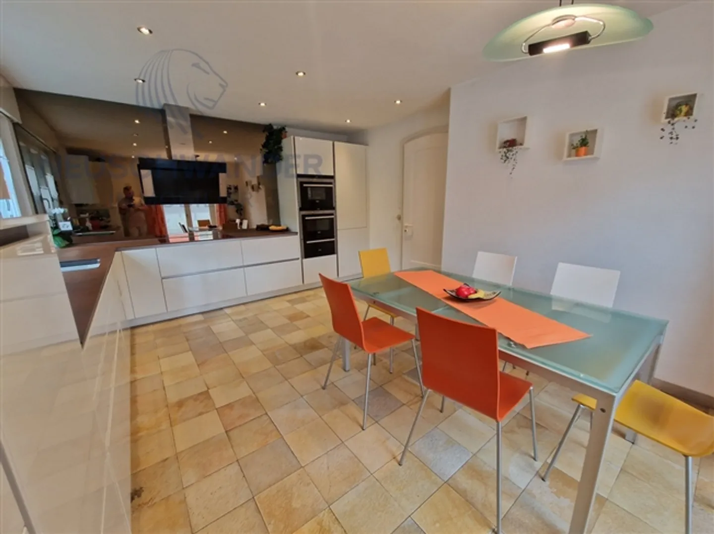 «Nel cuore della città, alla fine di una strada senza uscita, 2.085 m² di terreno» - Foto 11 di 13