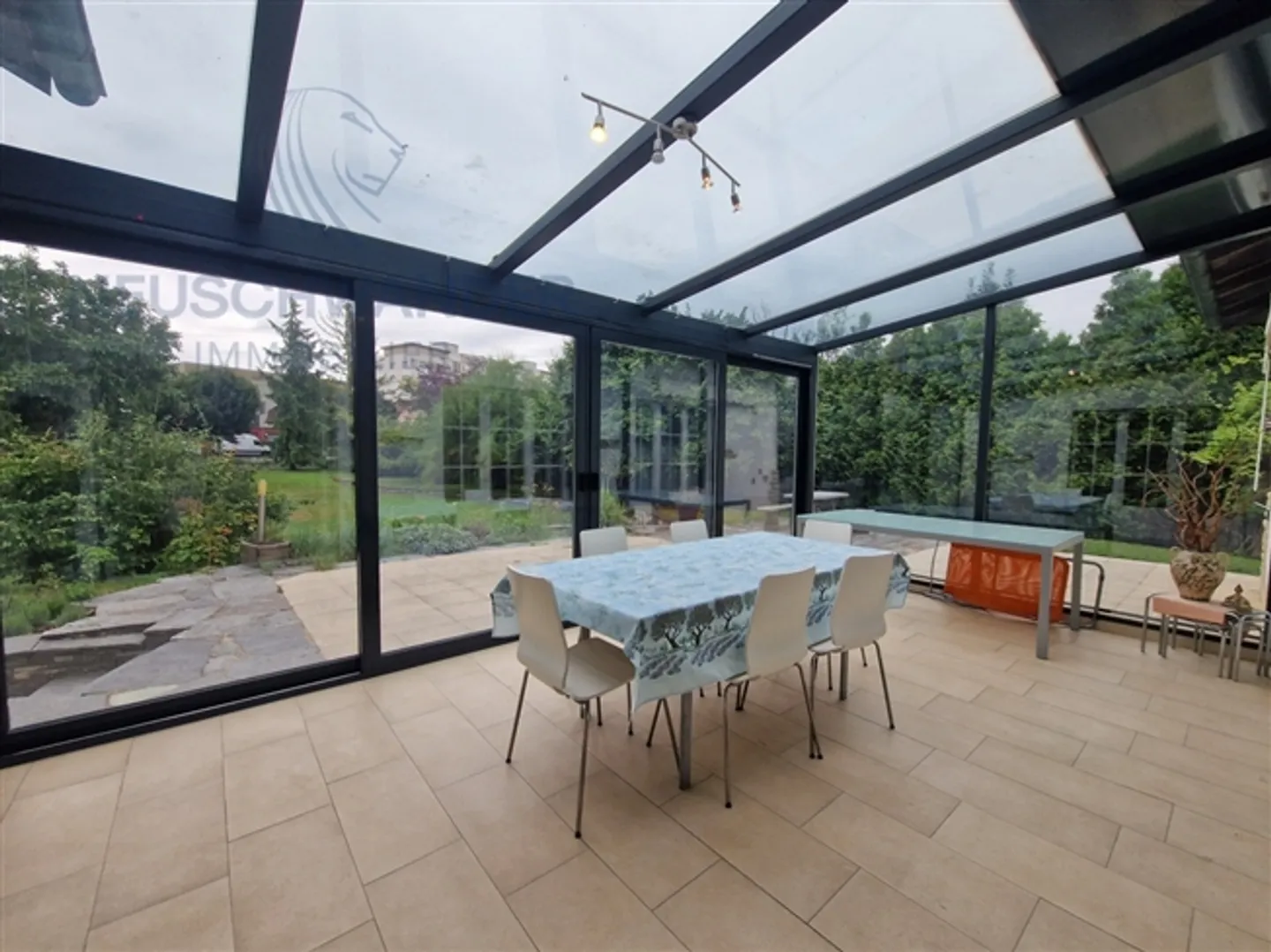 «Nel cuore della città, alla fine di una strada senza uscita, 2.085 m² di terreno» - Foto 12 di 13