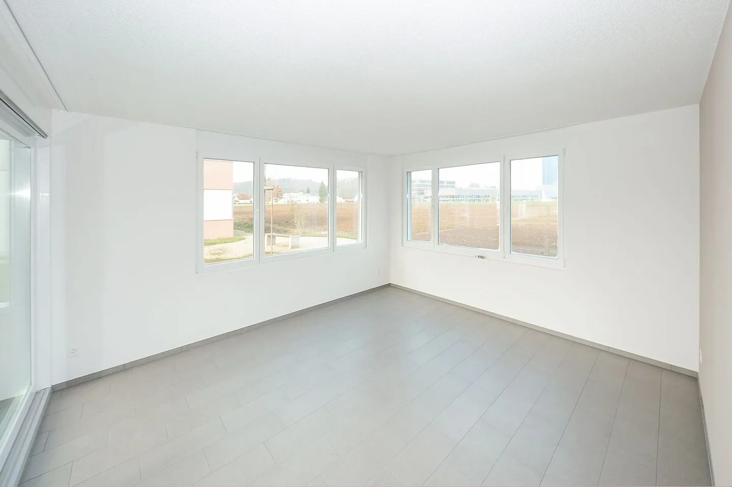 Appartamento moderno di 3,5 locali al piano terra con 110 m² di superficie abitabile - Foto 3 di 10