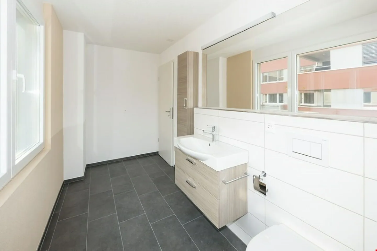 Appartamento moderno di 3,5 locali al piano terra con 110 m² di superficie abitabile - Foto 5 di 10