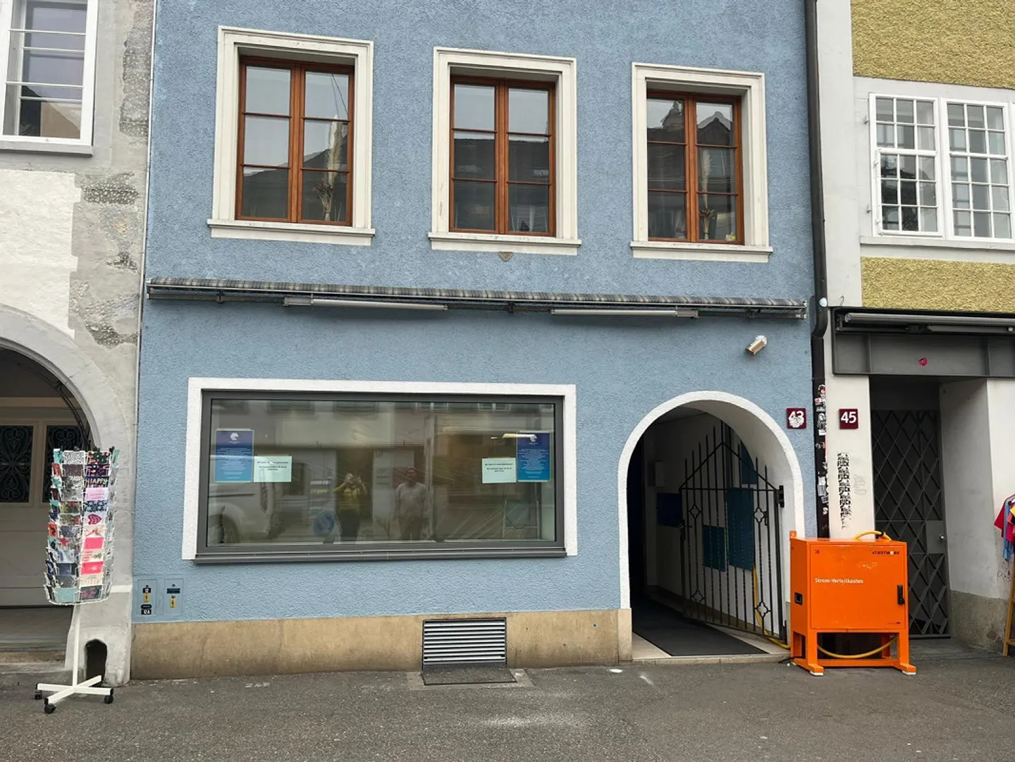 Bellissimo locale commerciale con magazzino nel cuore della città vecchia di Winterthur! - Foto 1 di 8