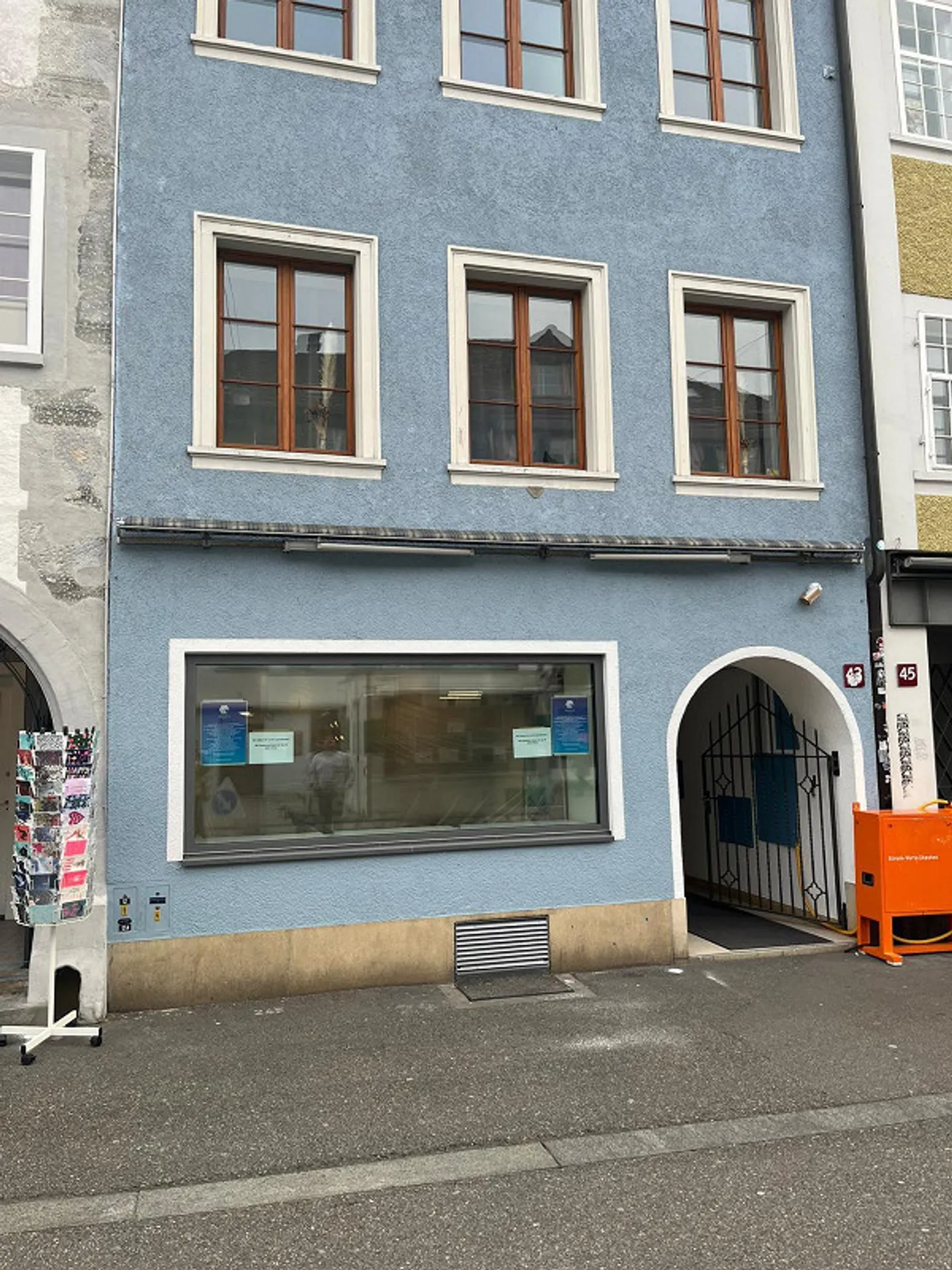 Bellissimo locale commerciale con magazzino nel cuore della città vecchia di Winterthur! - Foto 2 di 8