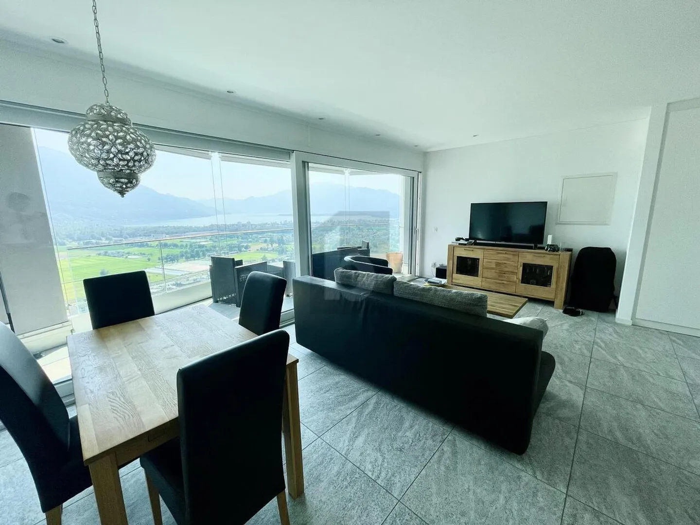 VUE ÉPOUSTOUFLANTE SUR LE LAC MAGGIORE - Photo 3 sur 6