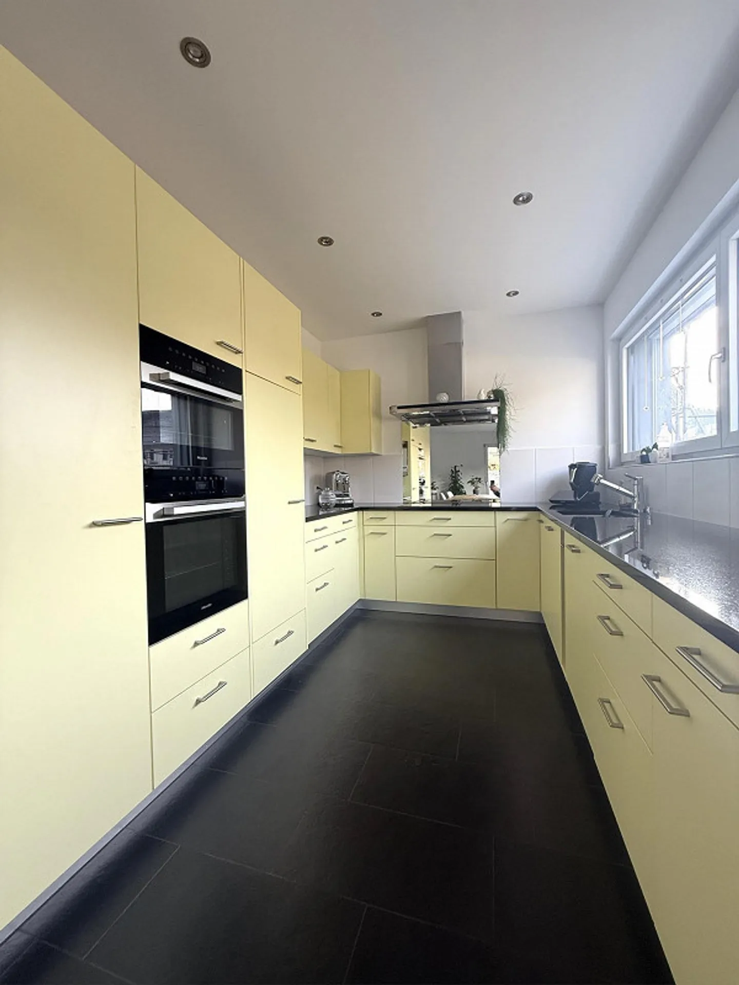 Moderna casa unifamiliare di 5,5 stanze con grande terrazza e molte stanze accessorie - Foto 2 di 17