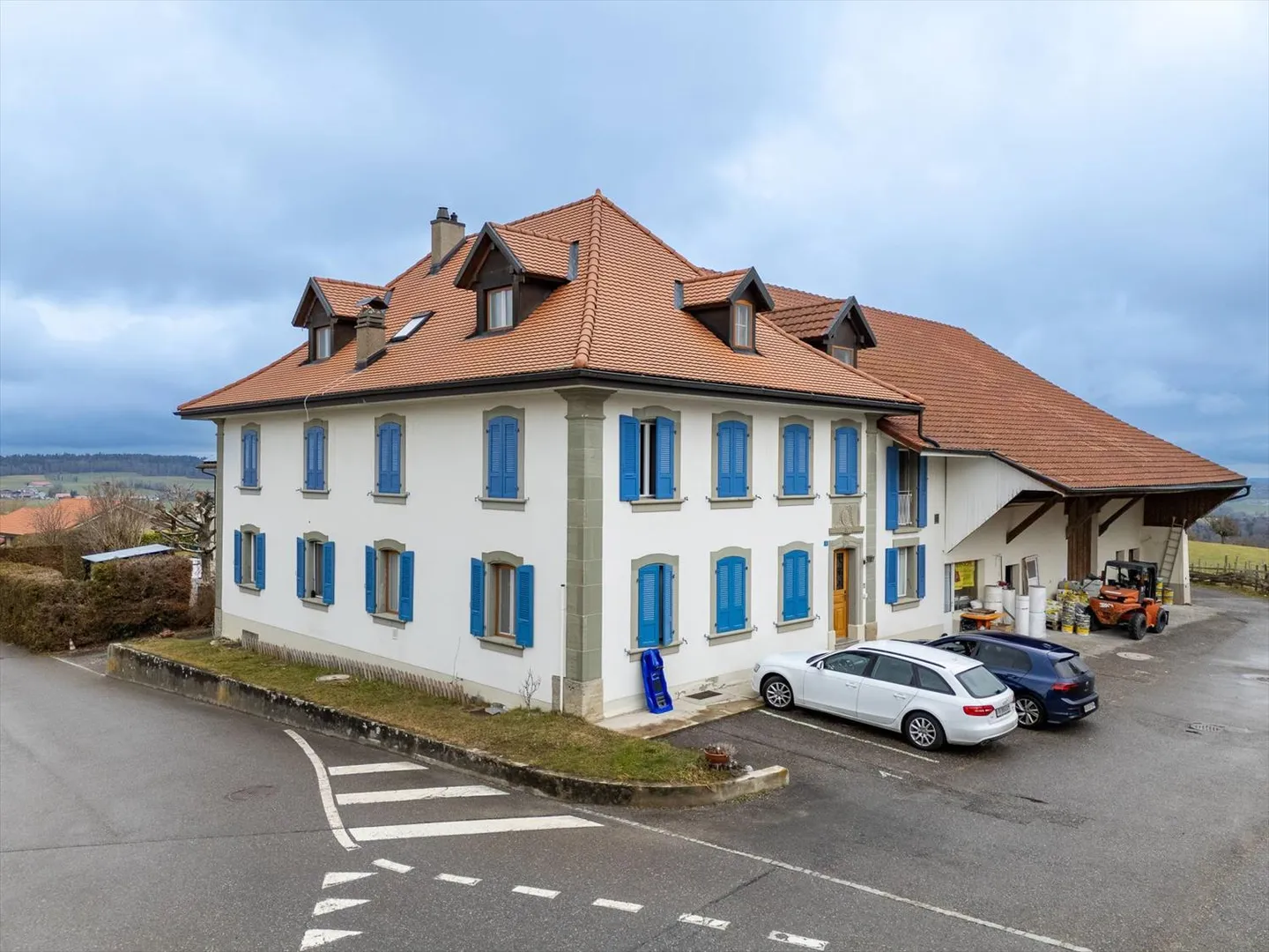 Edificio in affitto con 4 appartamenti e un fienile - Foto 2 di 8