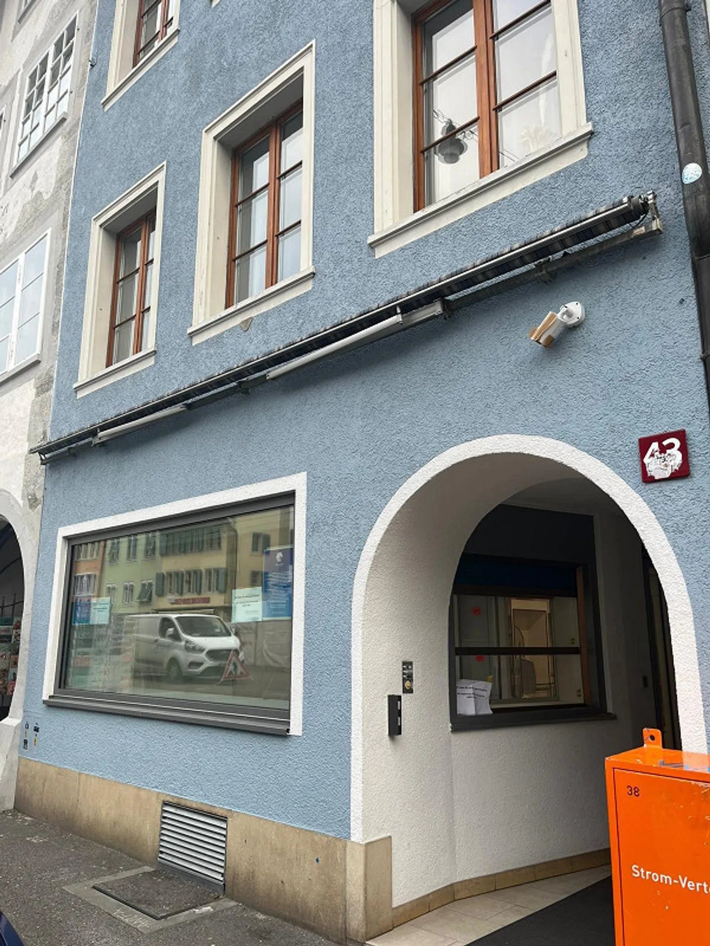 Bellissimo locale commerciale con magazzino nel cuore della città vecchia di Winterthur! - Foto 3 di 8