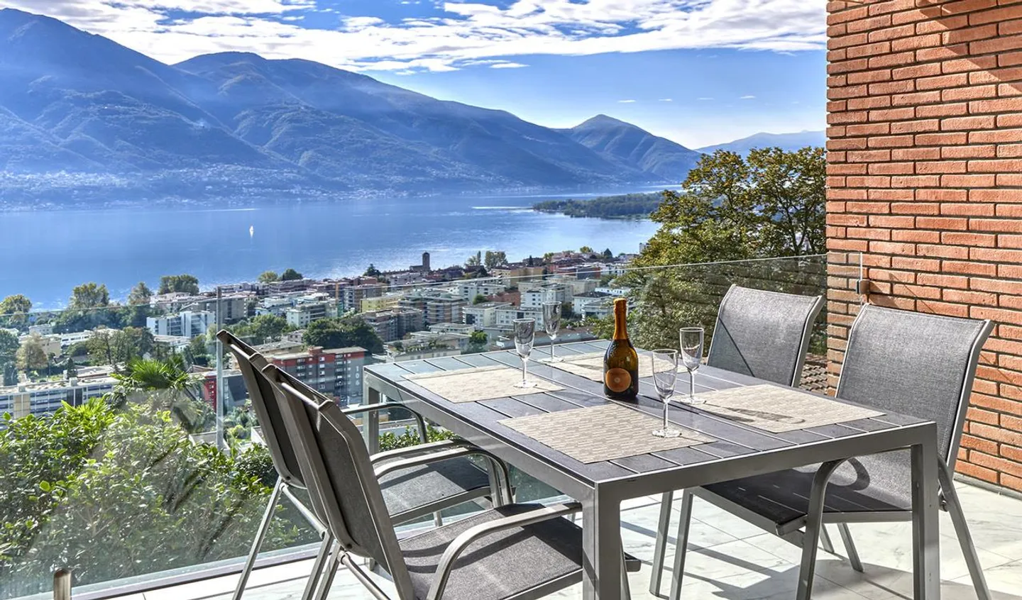 Vivere con vista panoramica sul Lago Maggiore - Seconda casa - Foto 1 di 9