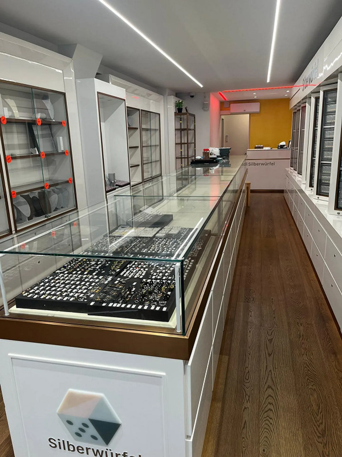 Bellissimo locale commerciale con magazzino nel cuore della città vecchia di Winterthur! - Foto 7 di 8