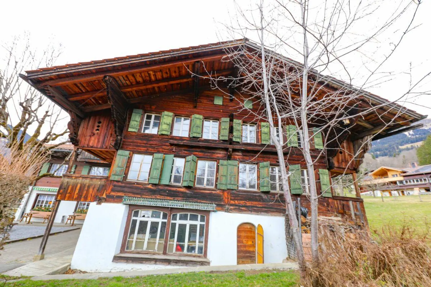 Gesamtsanierte Wohneinheiten in traditionellem Chalet - Foto 1 von 4