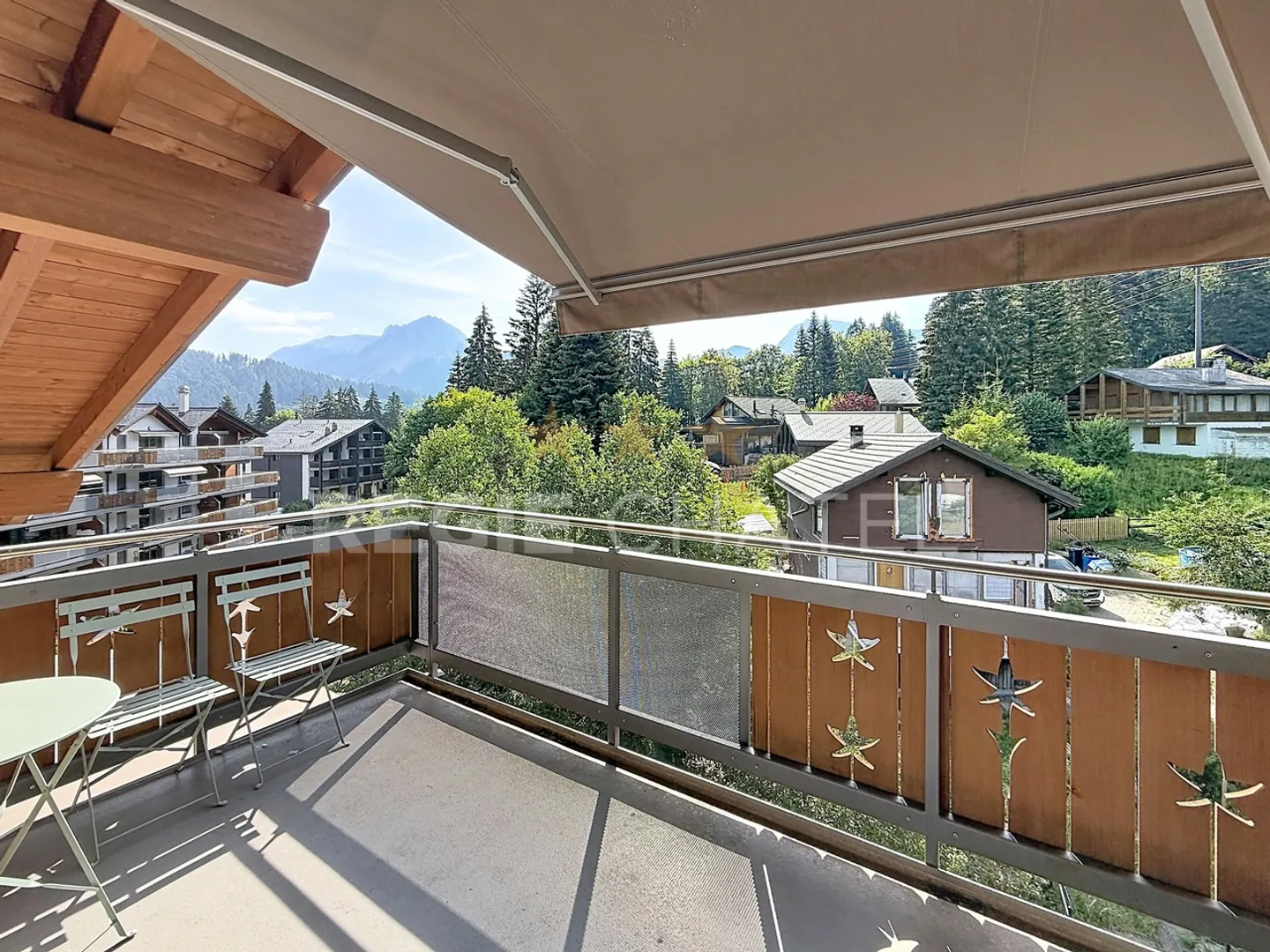 Charming 2.5-room apartment under the roofs - Photo 2 of 8