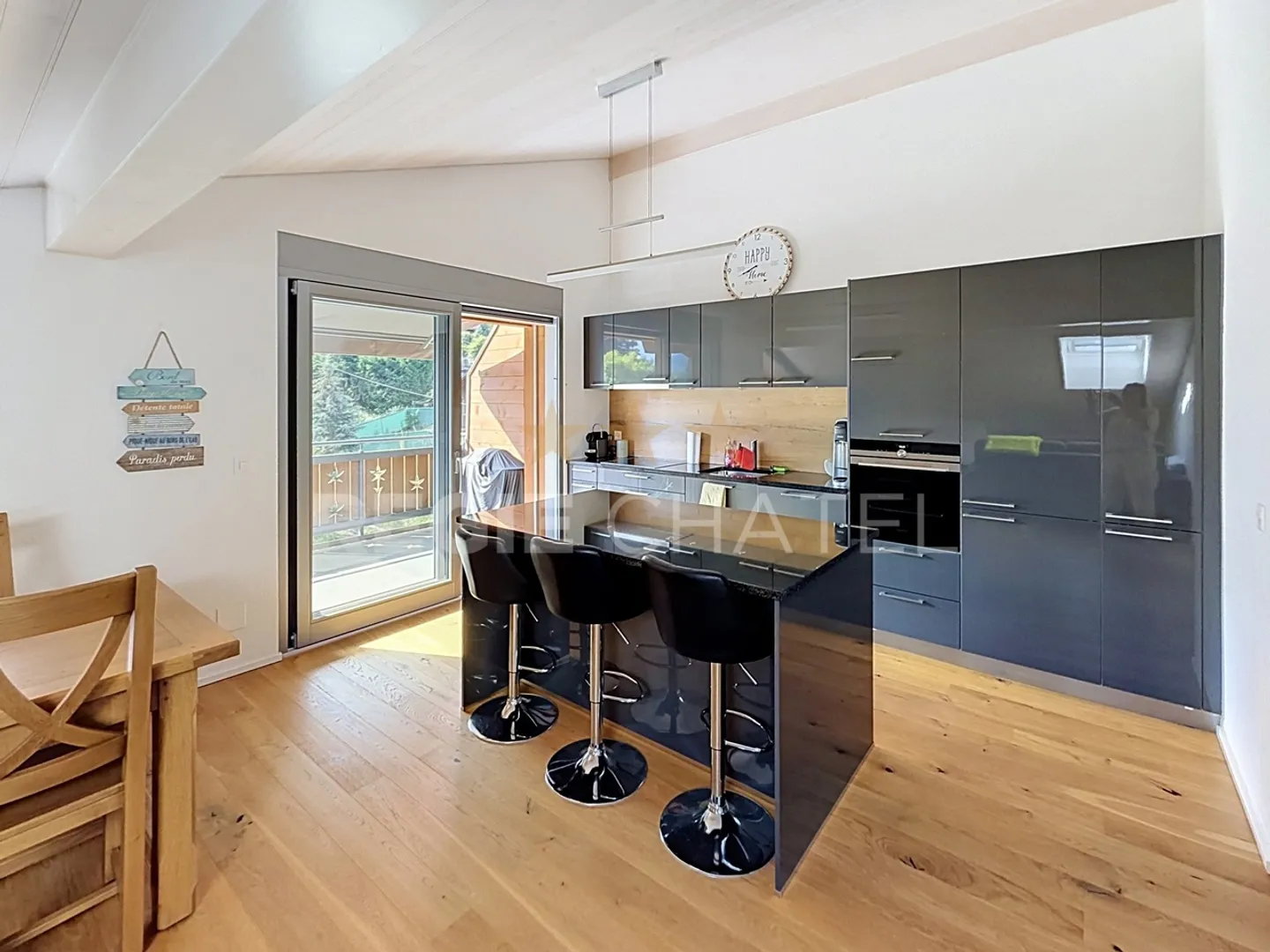 Charming 2.5-room apartment under the roofs - Photo 3 of 8