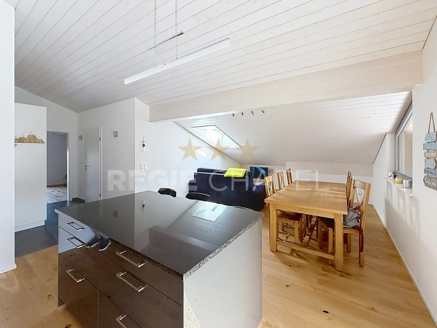 Charming 2.5-room apartment under the roofs - Photo 4 of 8