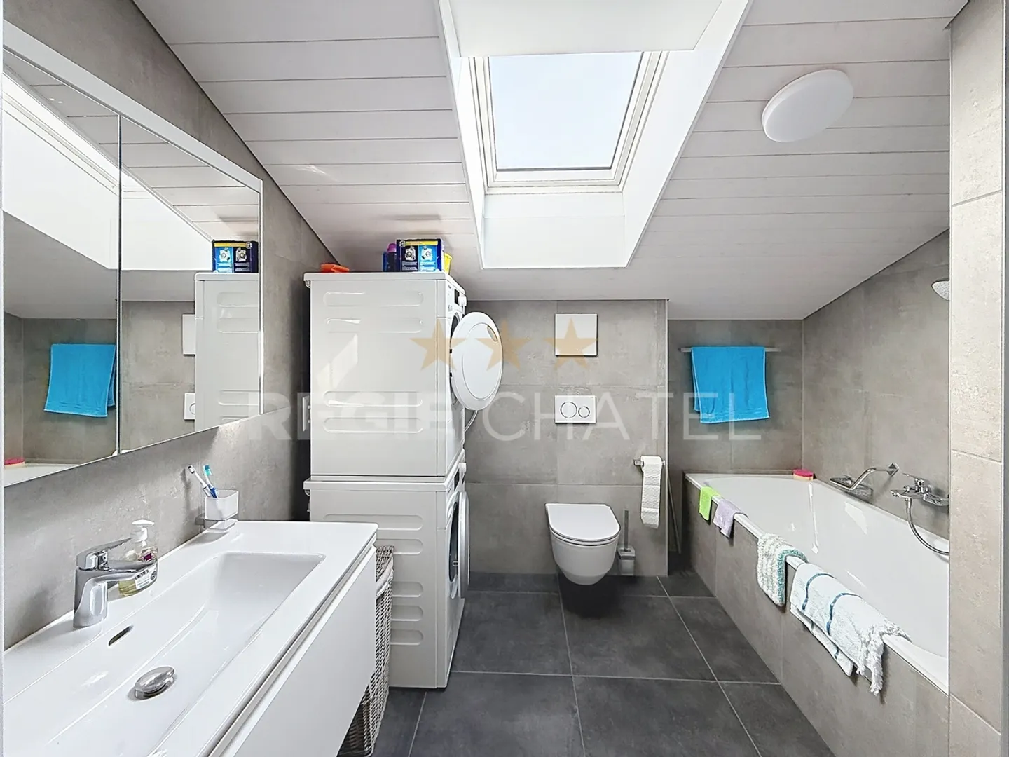 Charming 2.5-room apartment under the roofs - Photo 6 of 8