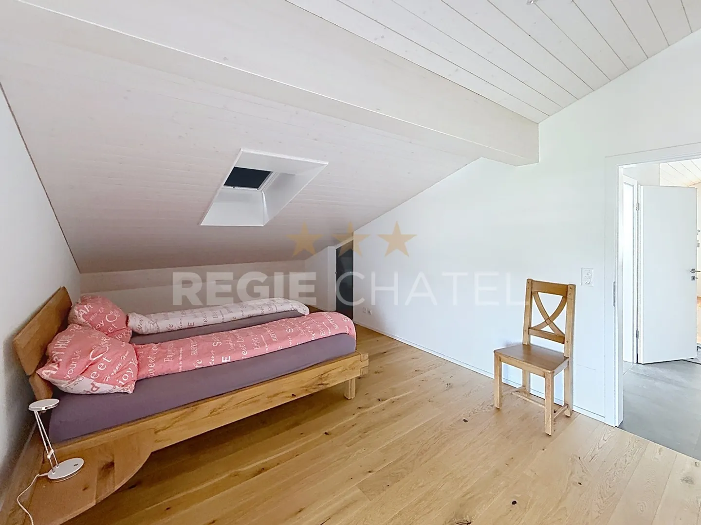 Charming 2.5-room apartment under the roofs - Photo 7 of 8