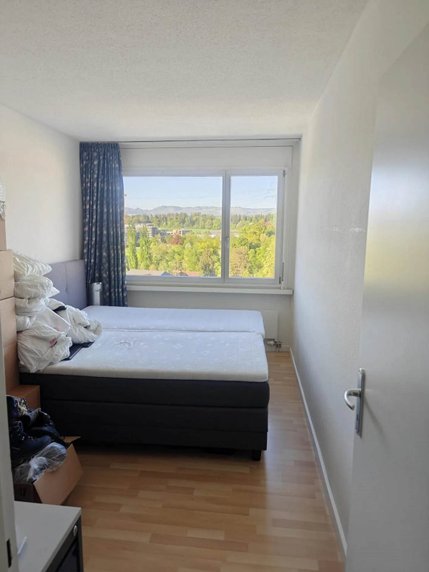 2 Rooms in Large Apartment in Cham - Photo 3 of 5