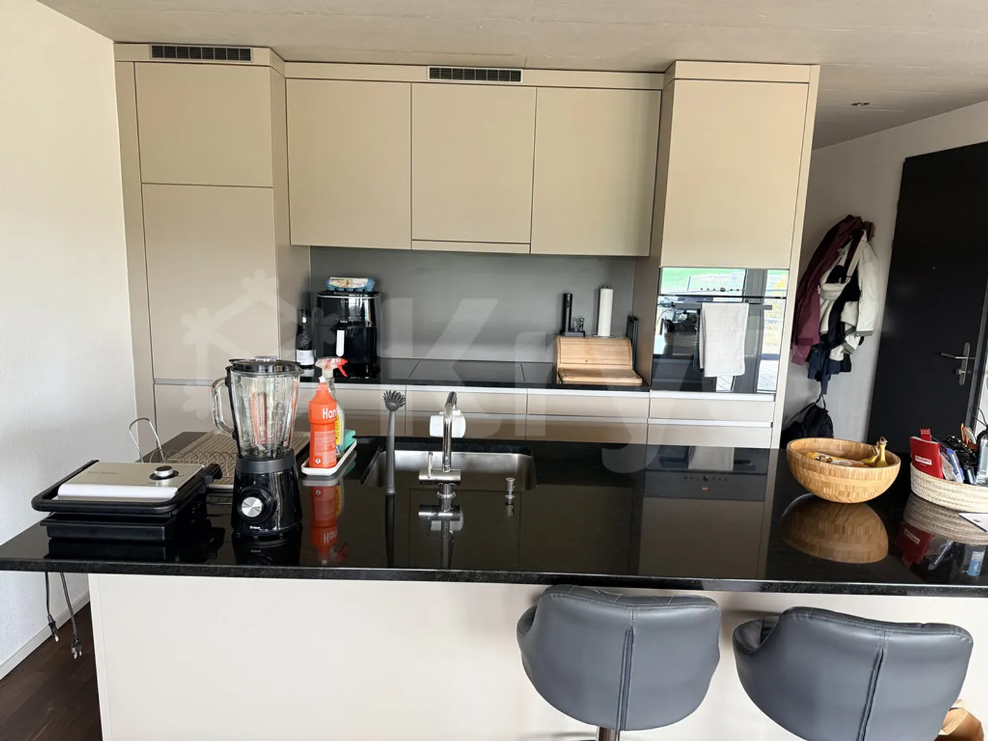 Spacious 3.5 Room Apartment - Photo 2 of 4