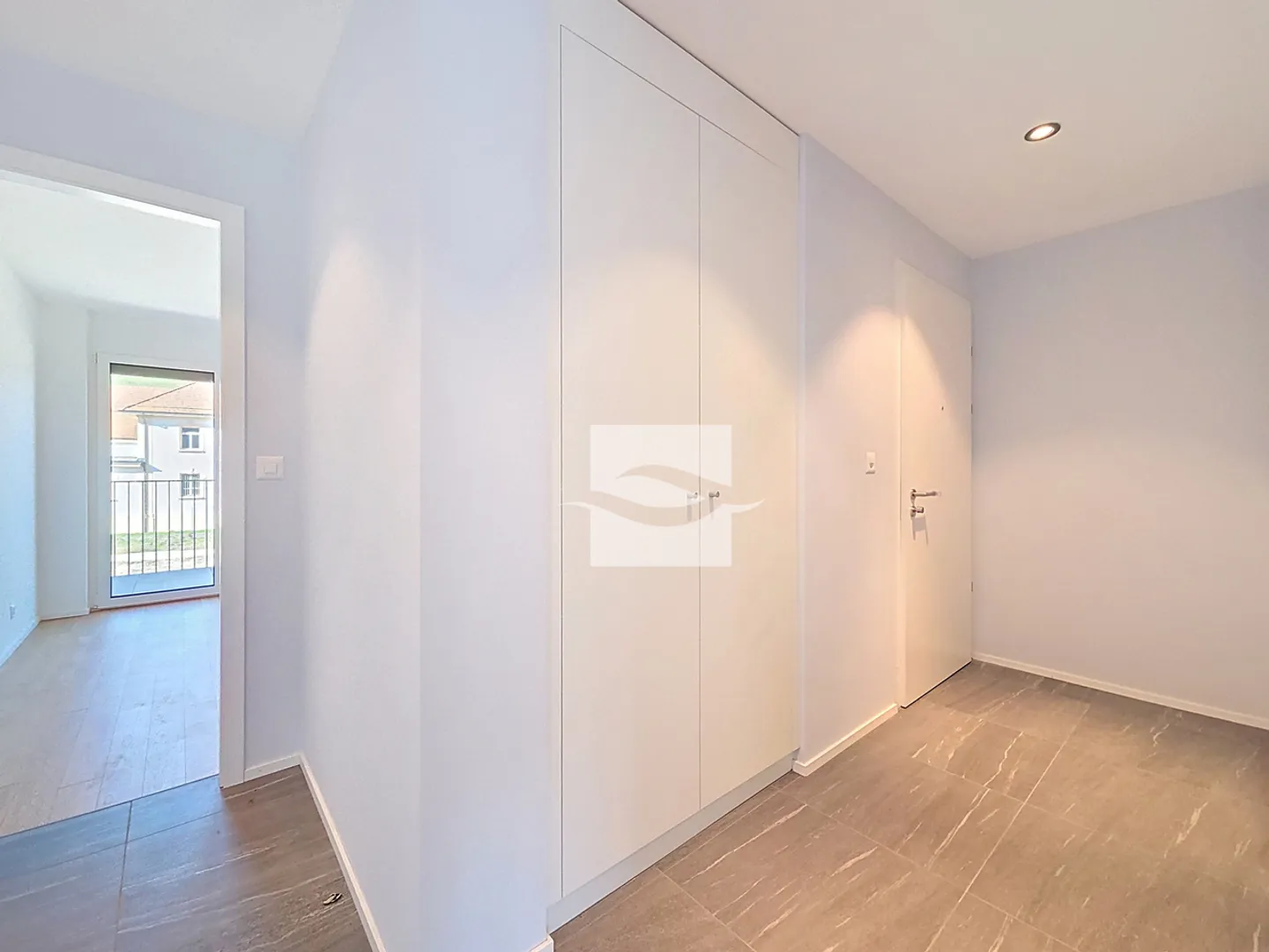 Bright 4.5 Room Apartment - Photo 3 of 11