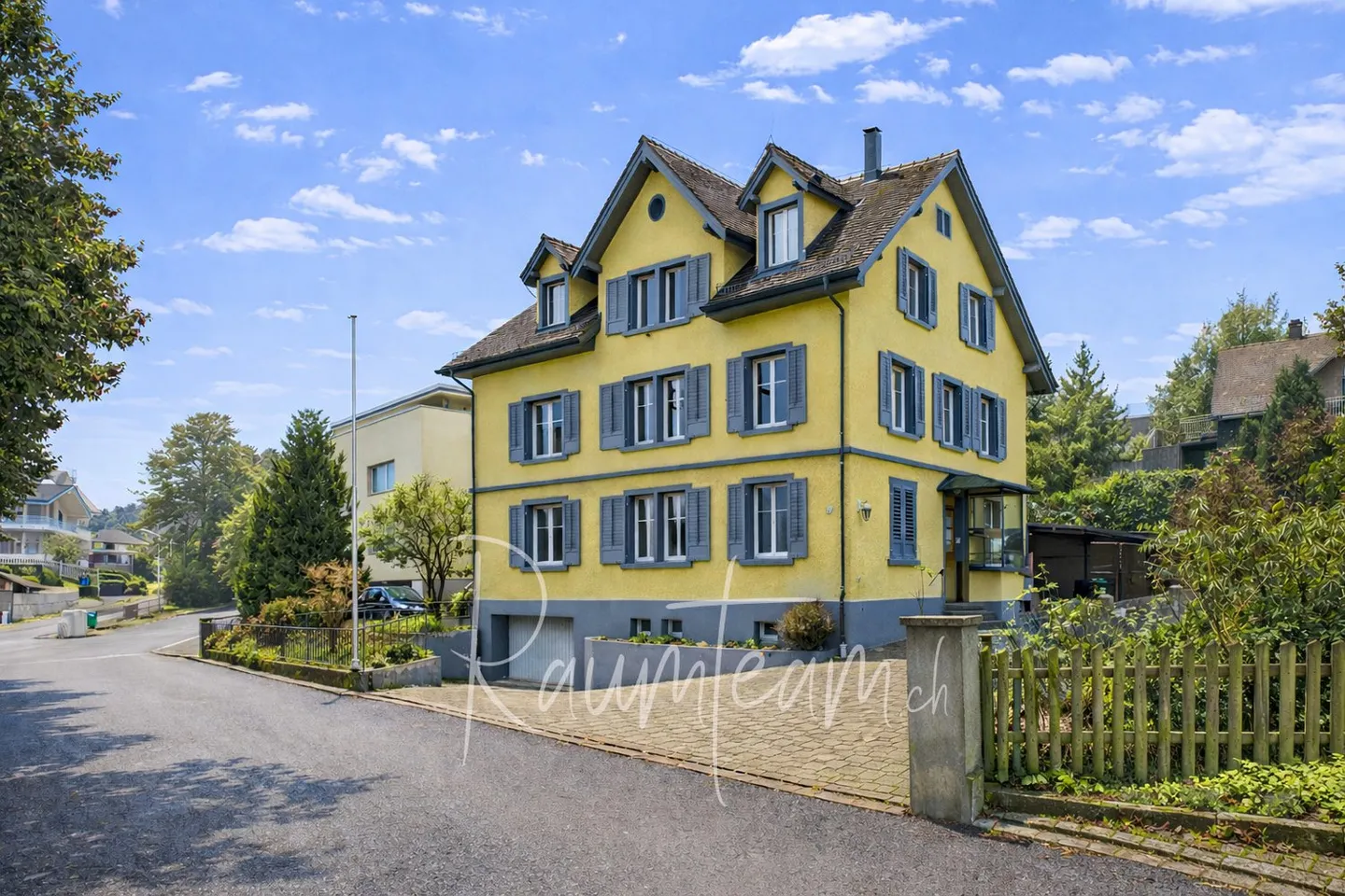 Well-maintained multi-family house with 3 apartments in Kreuzlingen - Photo 1 of 15
