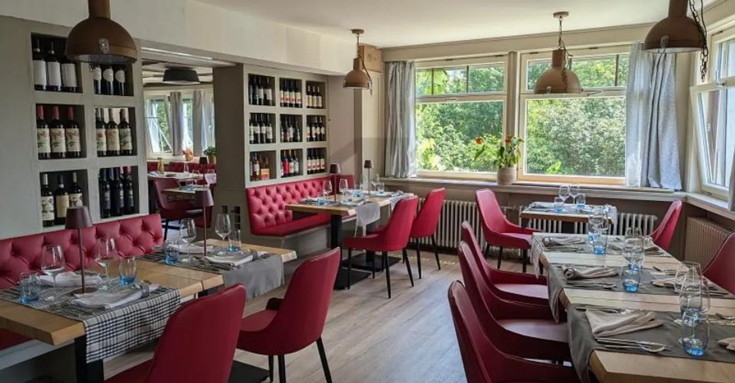 RISTORANTE CON TERRAZZA E DUE APPARTAMENTI - Foto 3 di 6