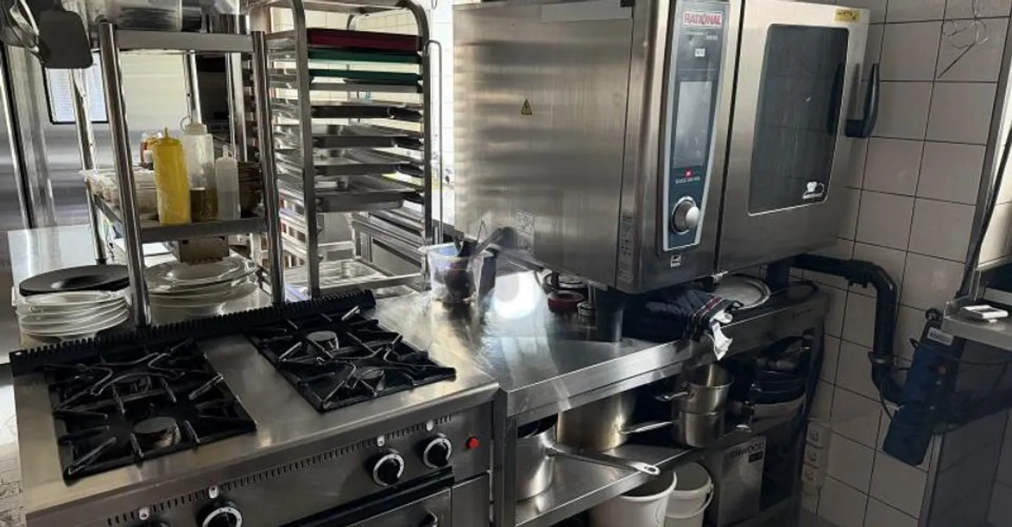 RISTORANTE CON TERRAZZA E DUE APPARTAMENTI - Foto 5 di 6