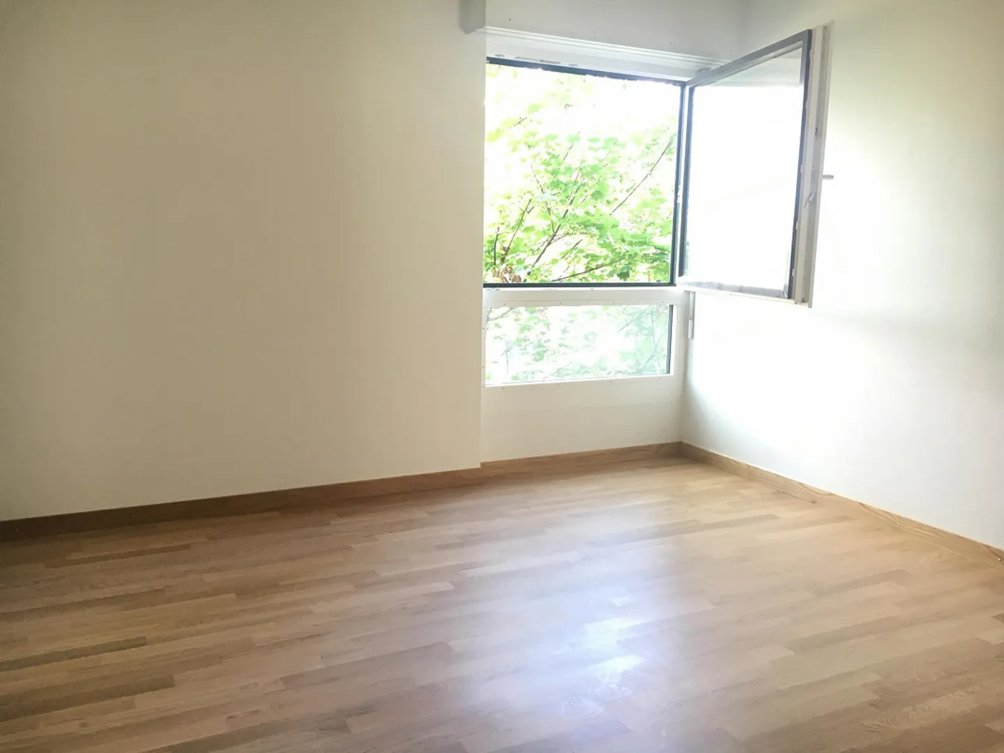 3.5 Zimmer Wohnung mit Balkon und toller Aussicht - Foto 9 von 14