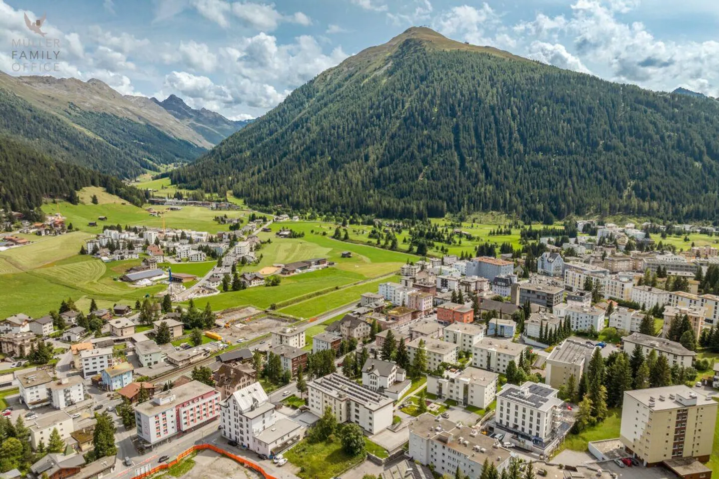 Charming 2 1/2 room apartment with breathtaking panoramic views in... - Photo 3 of 14