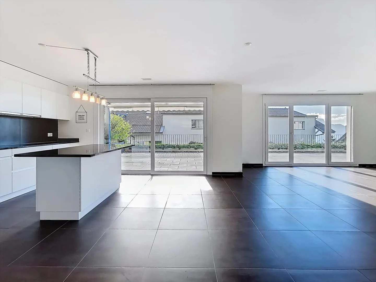 Wunderschöne 3,5 Zimmer mit Garten, Terrasse und Blick auf den See - Foto 3 von 6