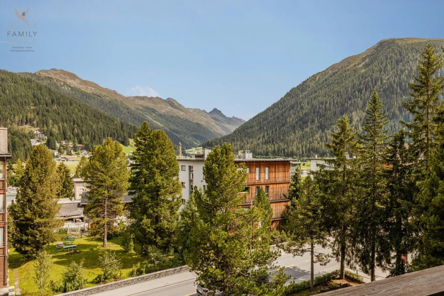 Charming 2 1/2 room apartment with breathtaking panoramic views in... - Photo 13 of 14